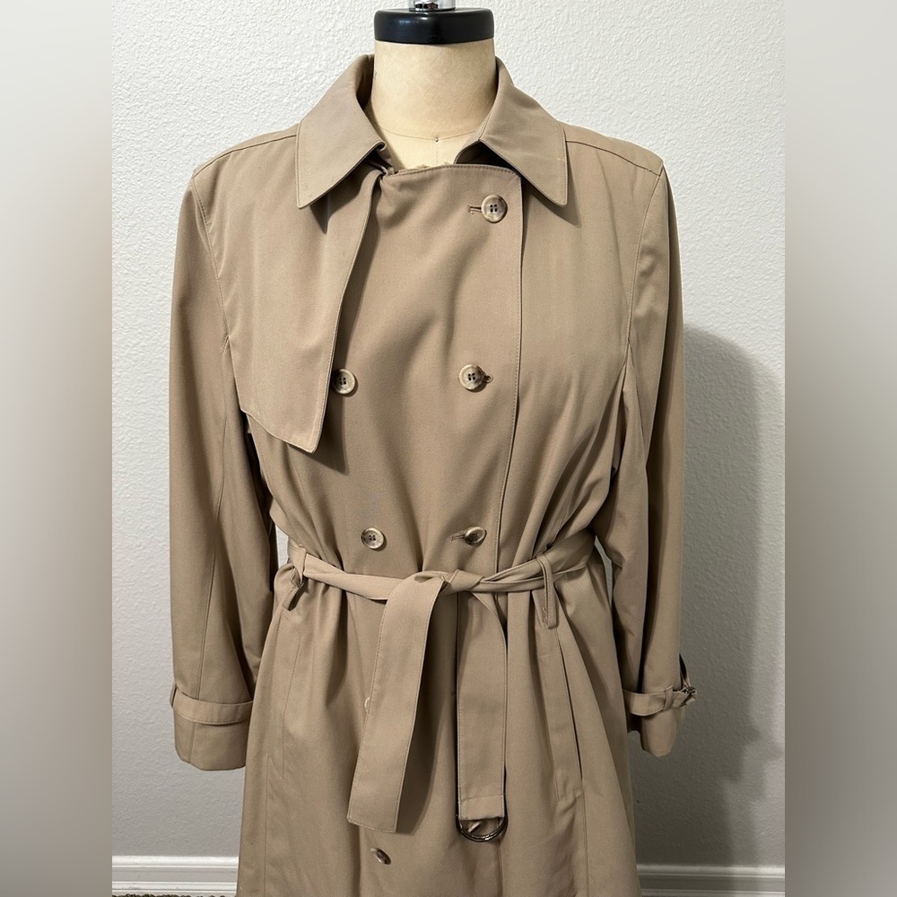 London Fog Classic Trench w/belt and quilted zip out lining in Tan. - Picture 4 of 9